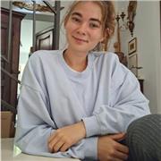 Laureanda in culturologia, filosofia e lingue